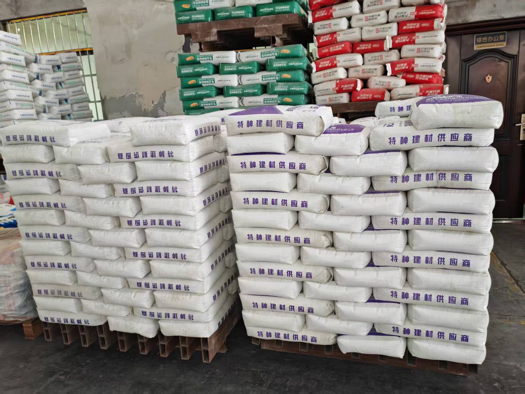 吕梁拱顶带模注浆料