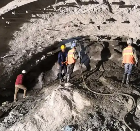 吕梁拱顶带模注浆料的施工流程及注意事项